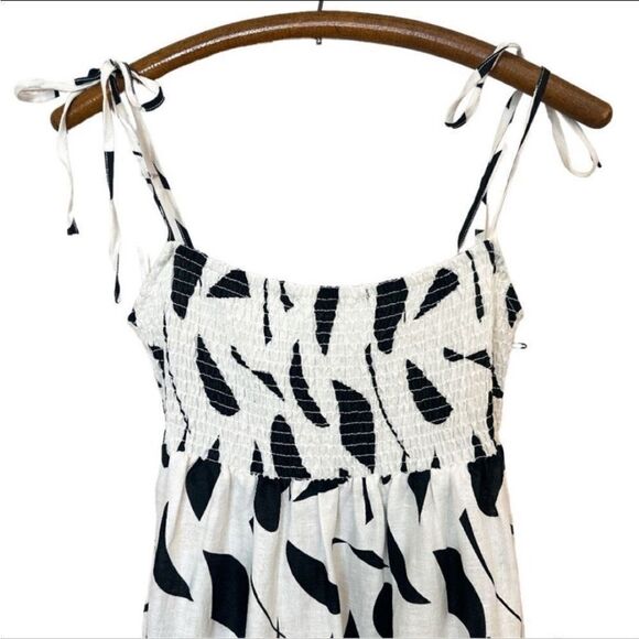 ASTR THE LABEL Marlene Square Neck Smocked Midi Dress NWT - Picture 3 of 11